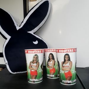 Hooters Girl Graphic Tumblers Lot/3 Collectibles